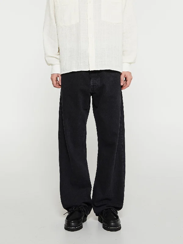 Loose Jeans in Washed Black