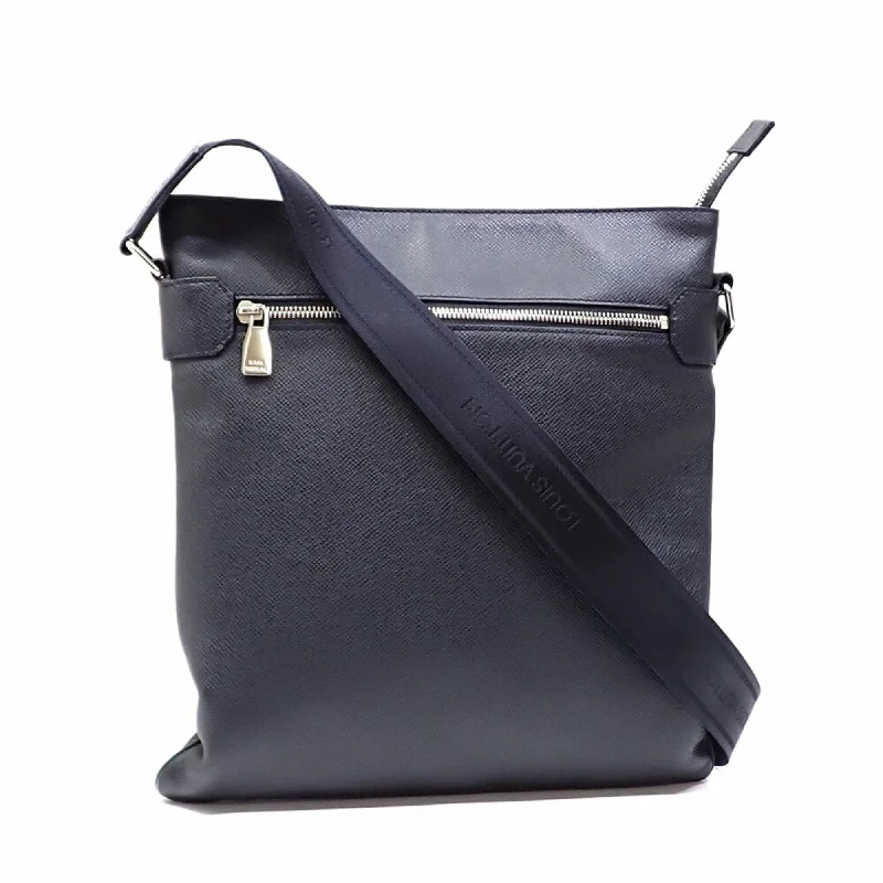 Louis Vuitton Taiga Leather Shoulder Bag (Pre-Owned)