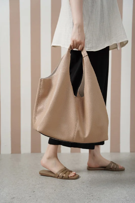 SLOUCHY FRAYED TOTE