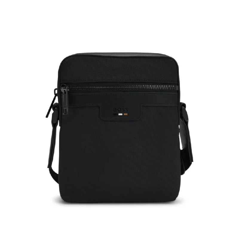 Structured reporter bag with signature trims